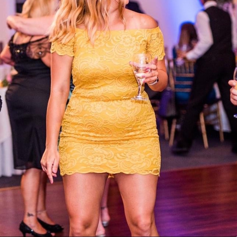 💙3/$45 DRESSES-Off-the-shoulder Yellow Lace Dress